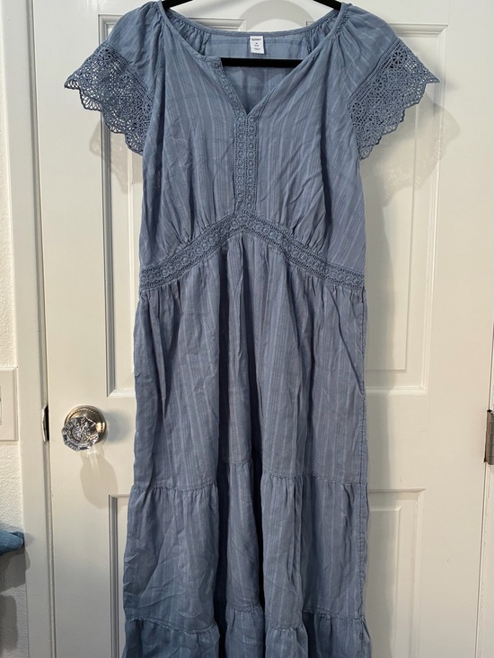 Old Navy Dresses & Skirts - Old Navy Crochet-Trim Tiered Dress